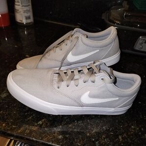 Mens Nike SolarSoft SB Charge Size 9.5 NWOT